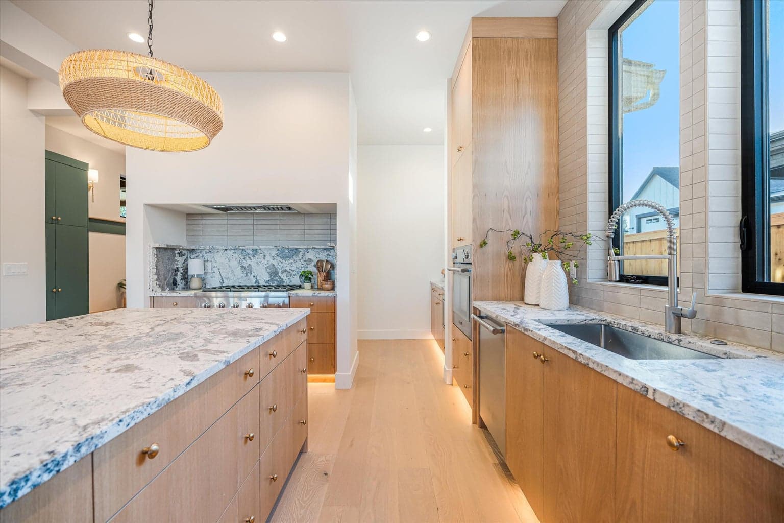 Photo of 3412 NW Sullivan Avenue 10 of 53