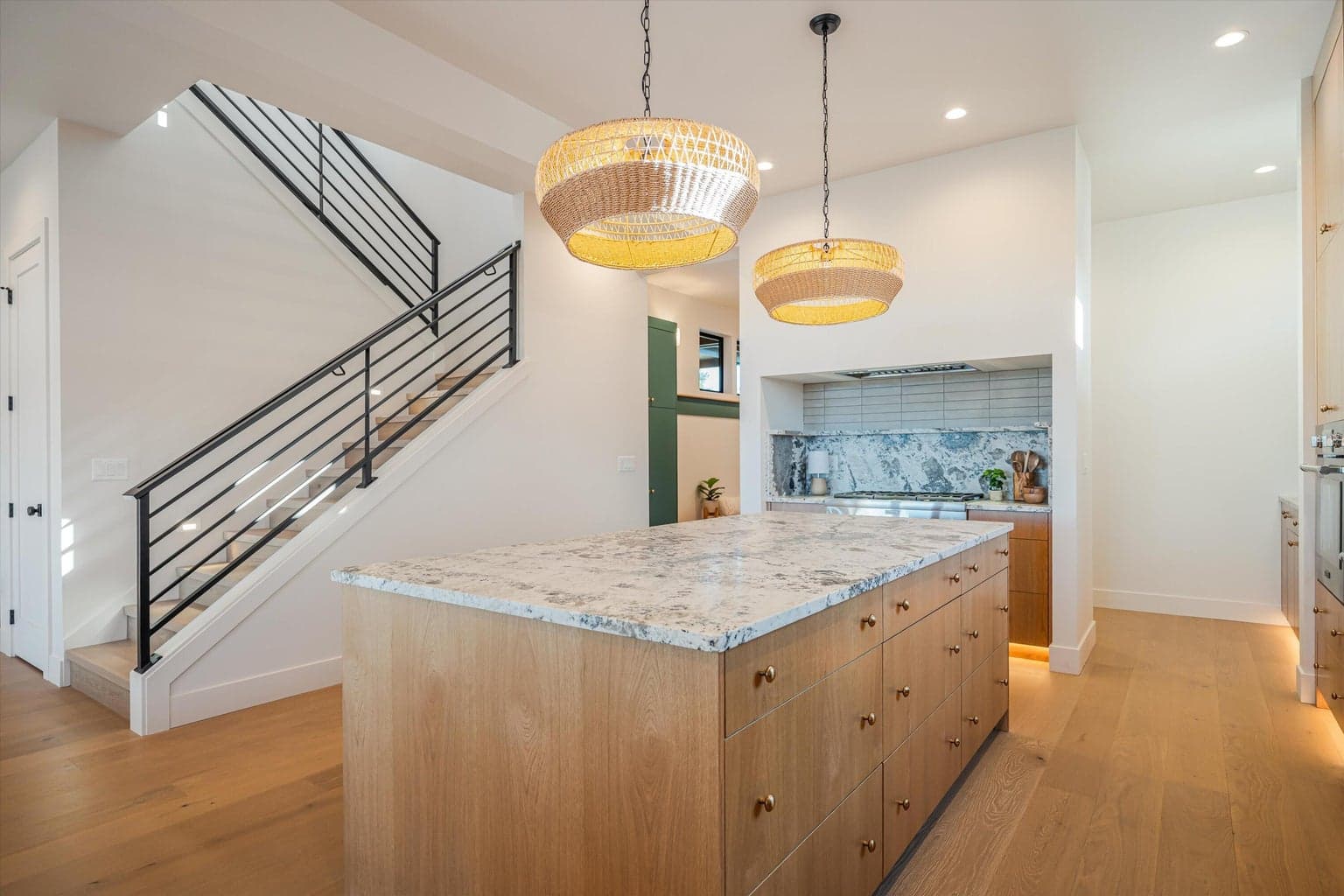 Photo of 3412 NW Sullivan Avenue 9 of 53
