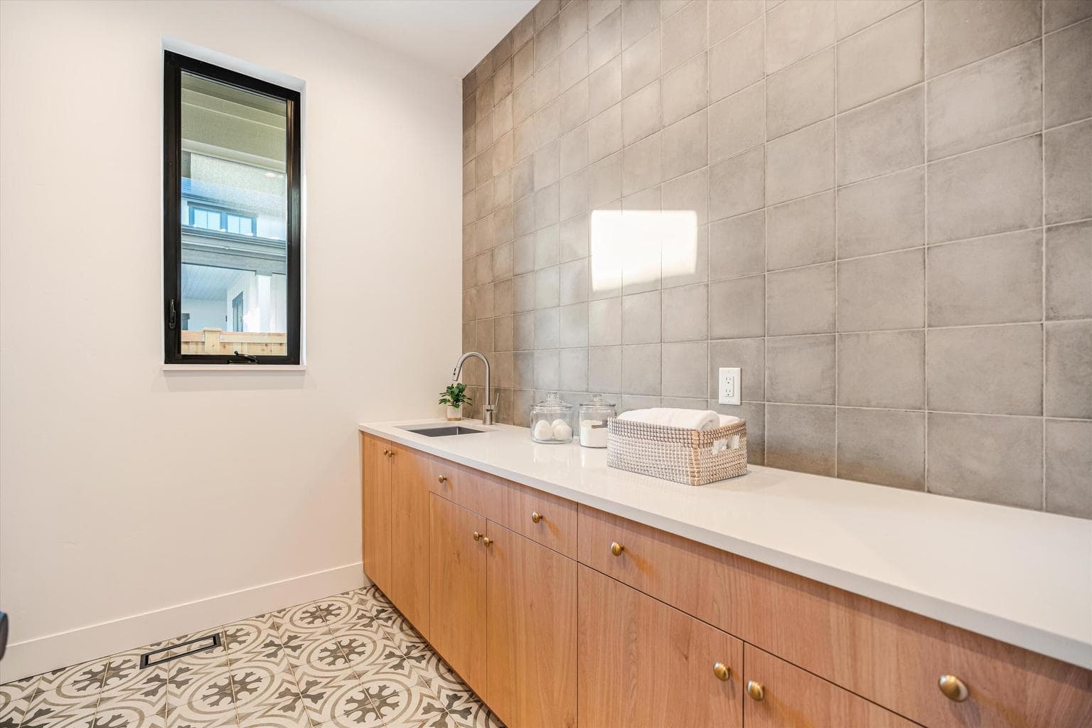 Photo of 3412 NW Sullivan Avenue 26 of 53
