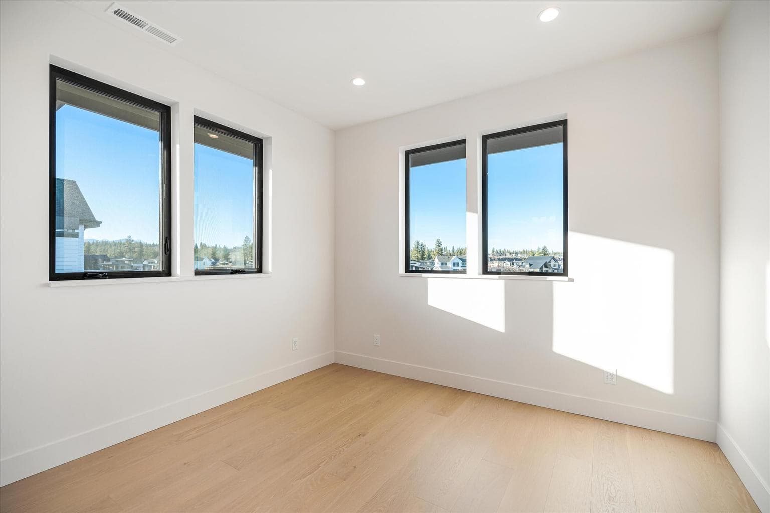 Photo of 3412 NW Sullivan Avenue 27 of 53