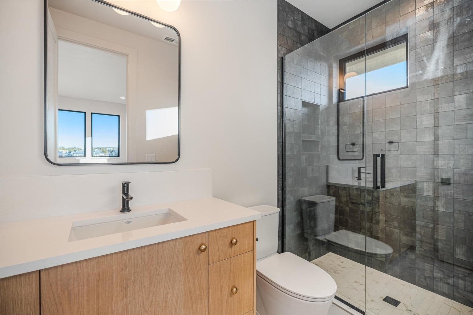 Photo of 3412 NW Sullivan Avenue 28 of 53