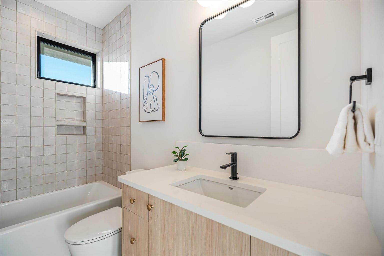 Photo of 3412 NW Sullivan Avenue 30 of 53