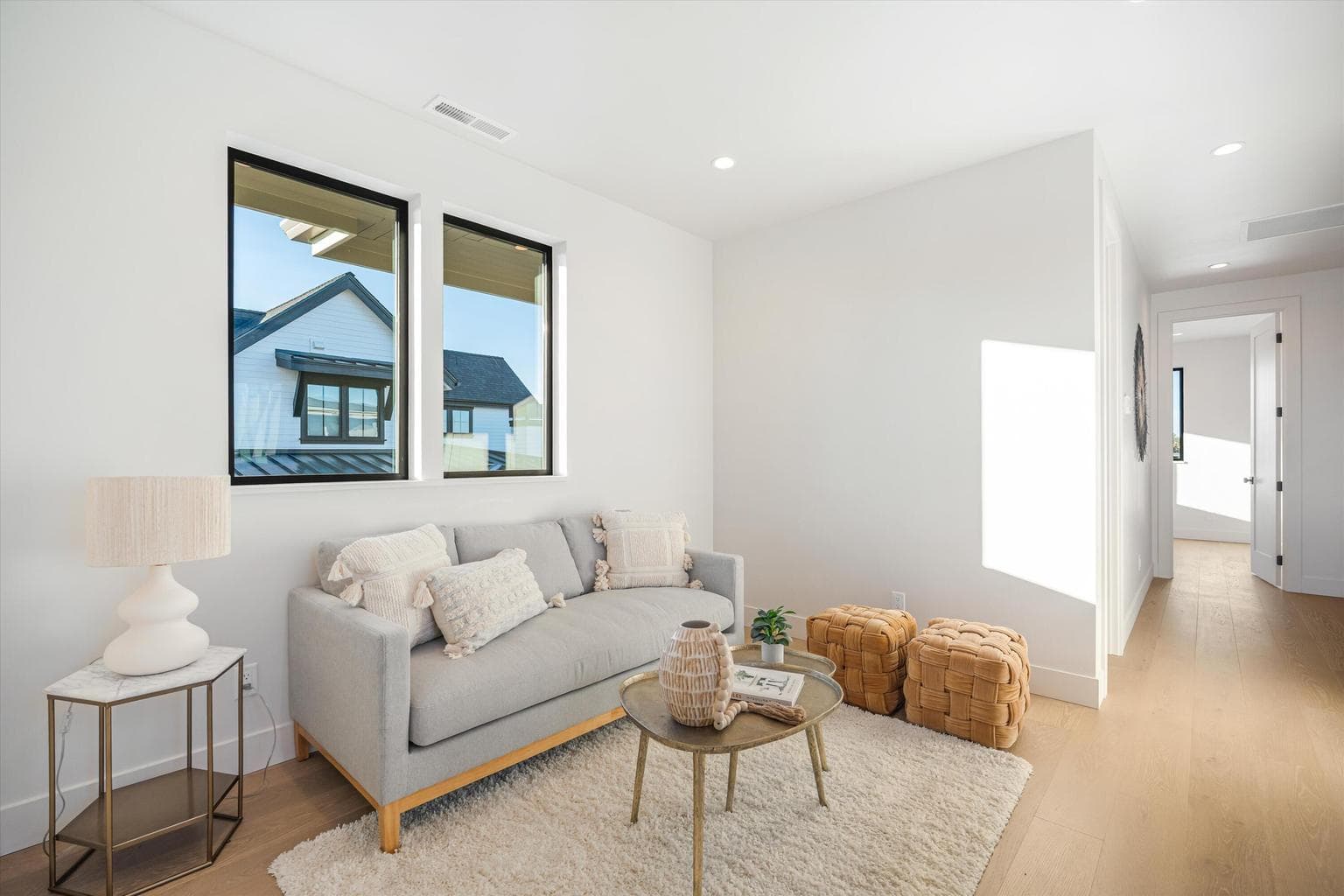 Photo of 3412 NW Sullivan Avenue 32 of 53