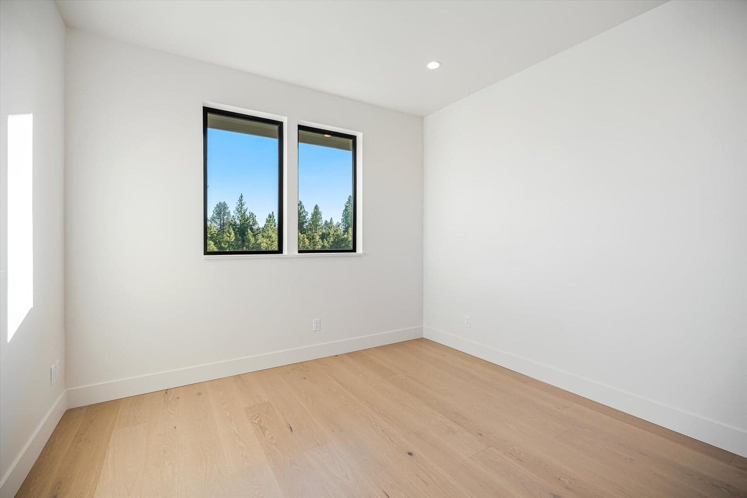 Photo of 3412 NW Sullivan Avenue 31 of 53