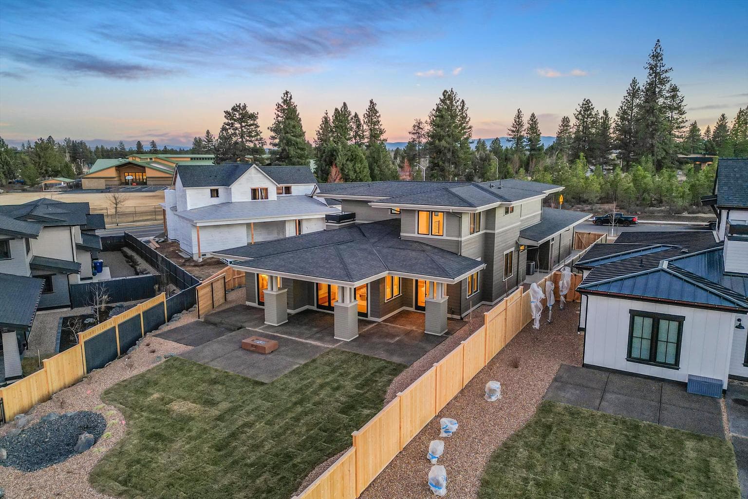 Photo of 3412 NW Sullivan Avenue 37 of 53