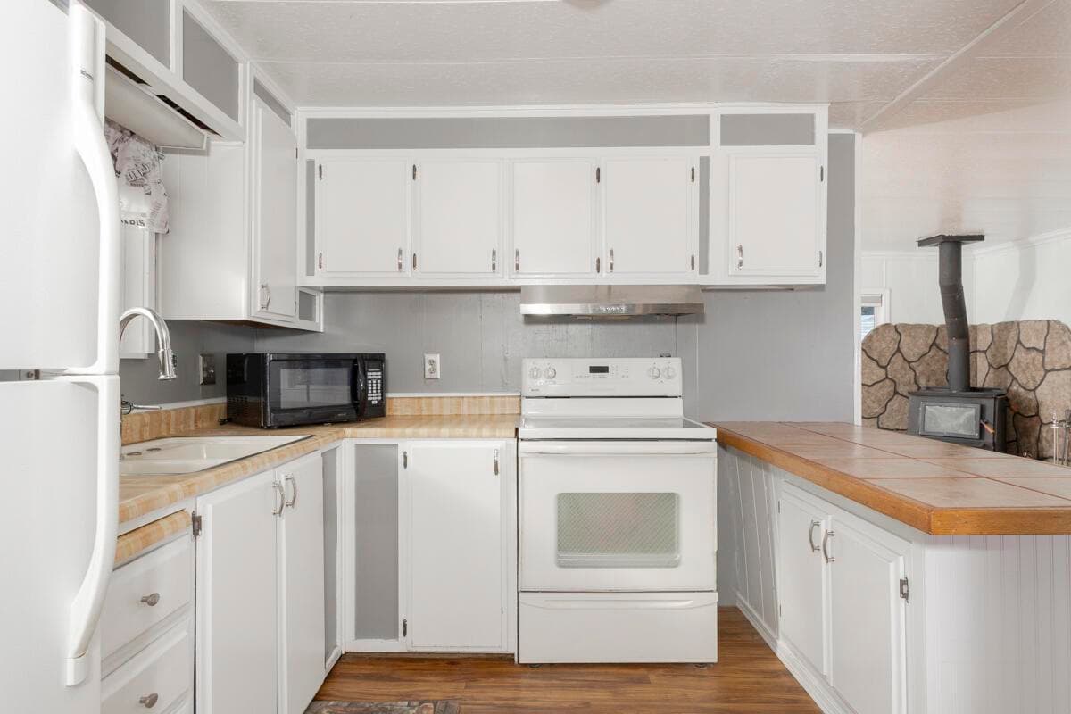 Photo of 537 Thompson Creek 3 of 28