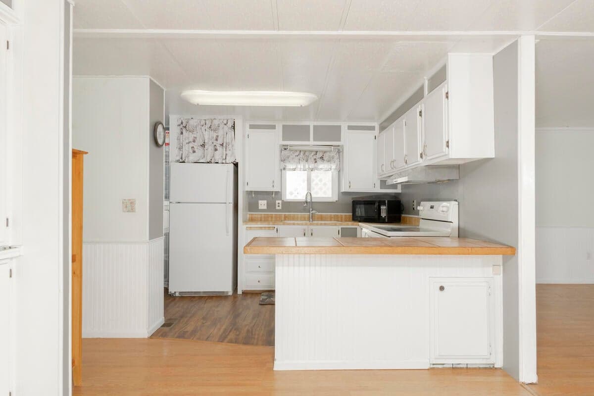 Photo of 537 Thompson Creek 5 of 28