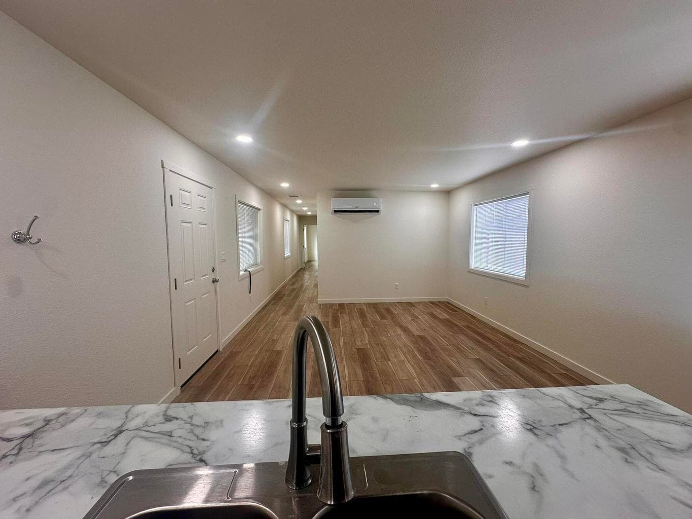 Photo of 4069 Pacific 5 of 16