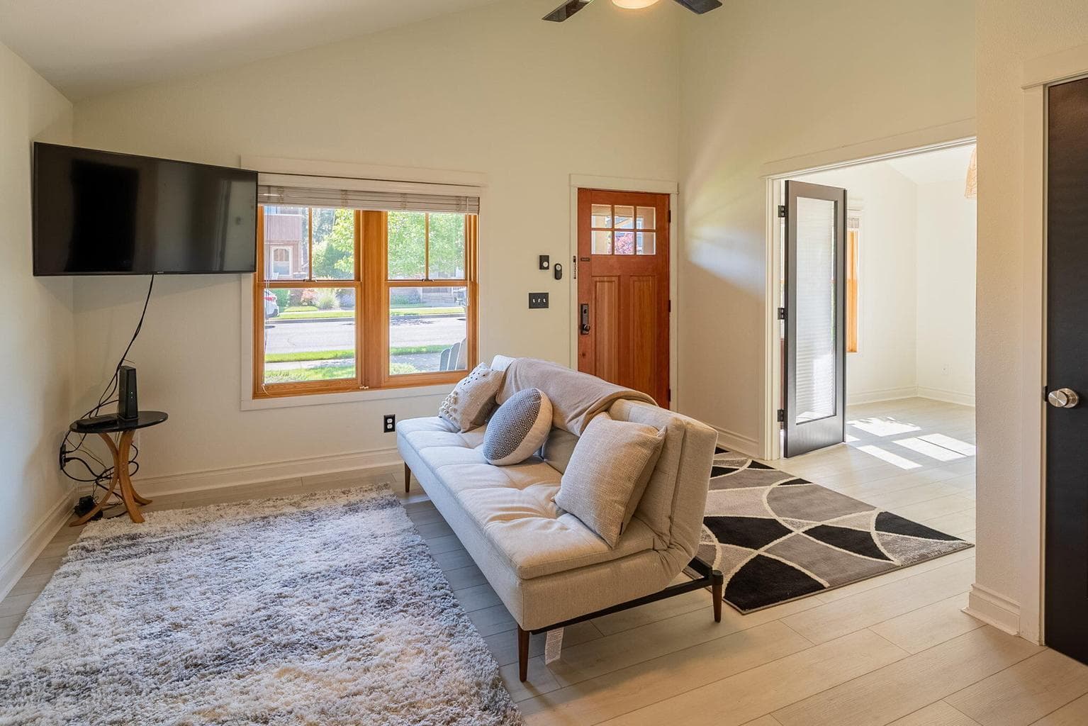 Photo of 335 S Cottonwood Street 6 of 31