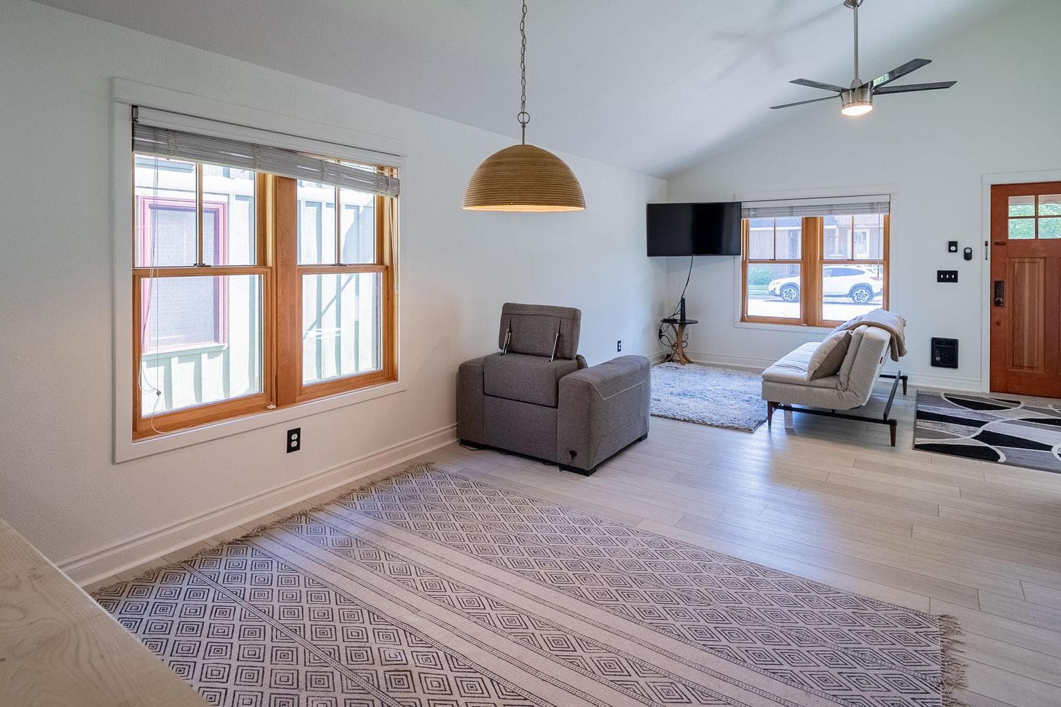 Photo of 335 S Cottonwood Street 12 of 31