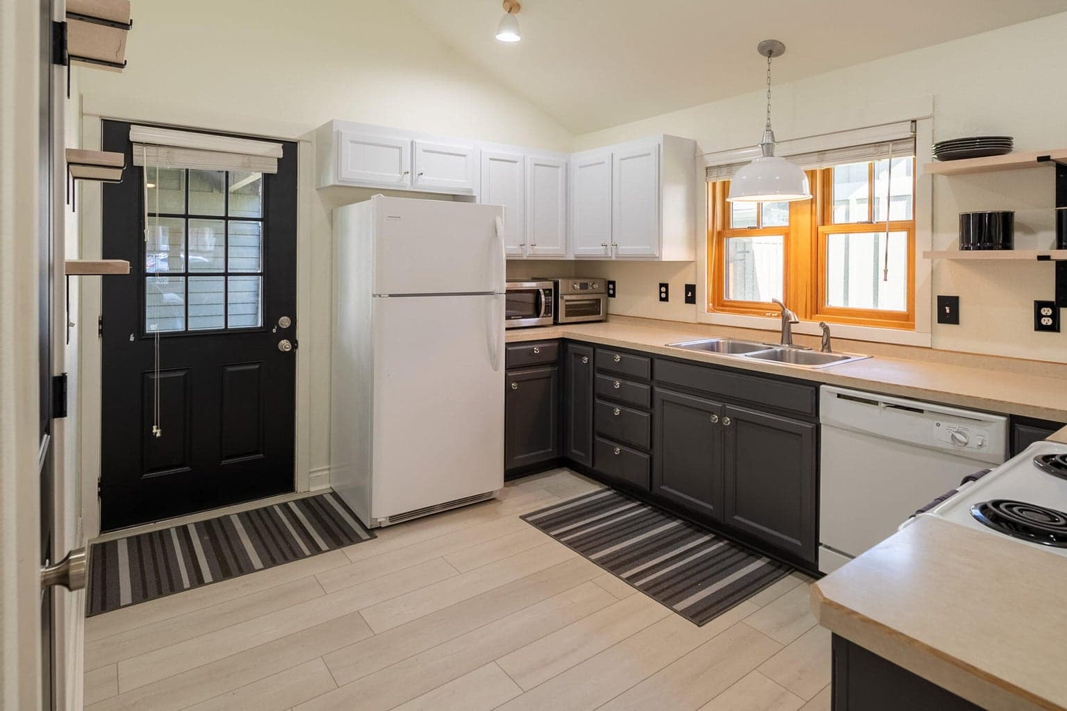 Photo of 335 S Cottonwood Street 13 of 31