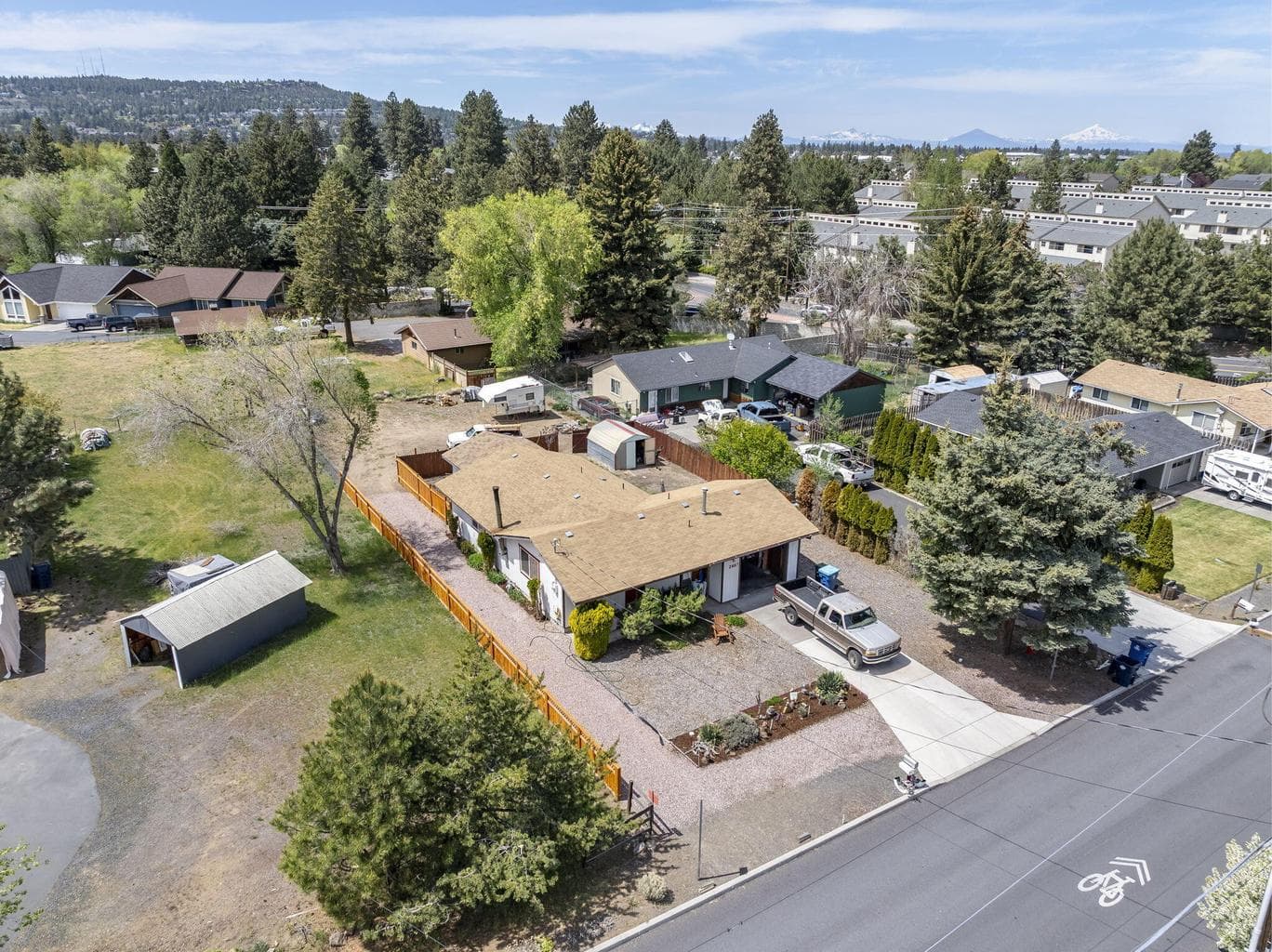 Photo of 2667 Jones 3 of 14