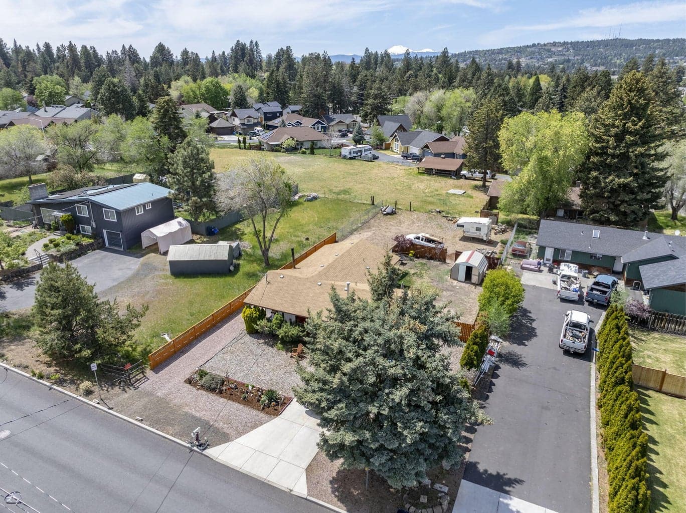 Photo of 2667 Jones 4 of 14