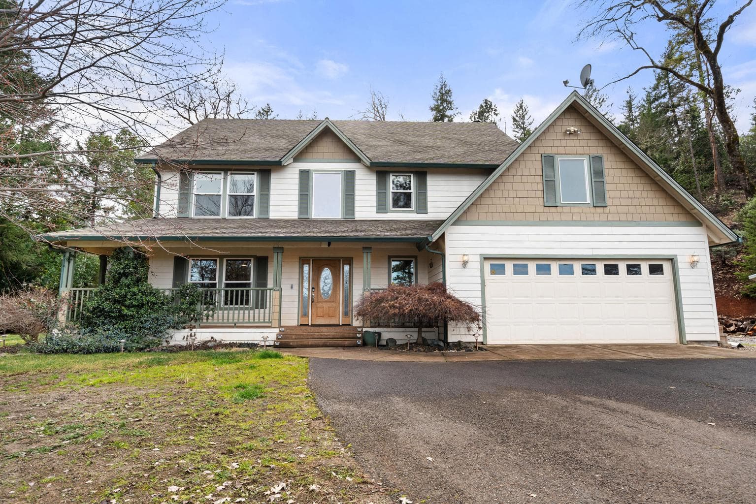 301 Leeannas, Shady Cove, 97539