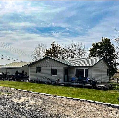 Photo of 260 E 1 of 21