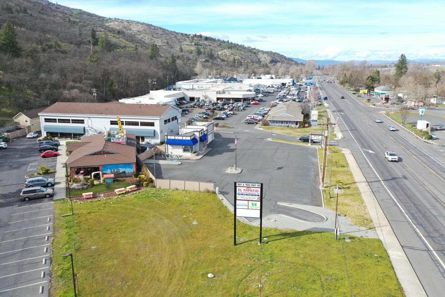 Photo of 1633 Hwy 99 2 of 29