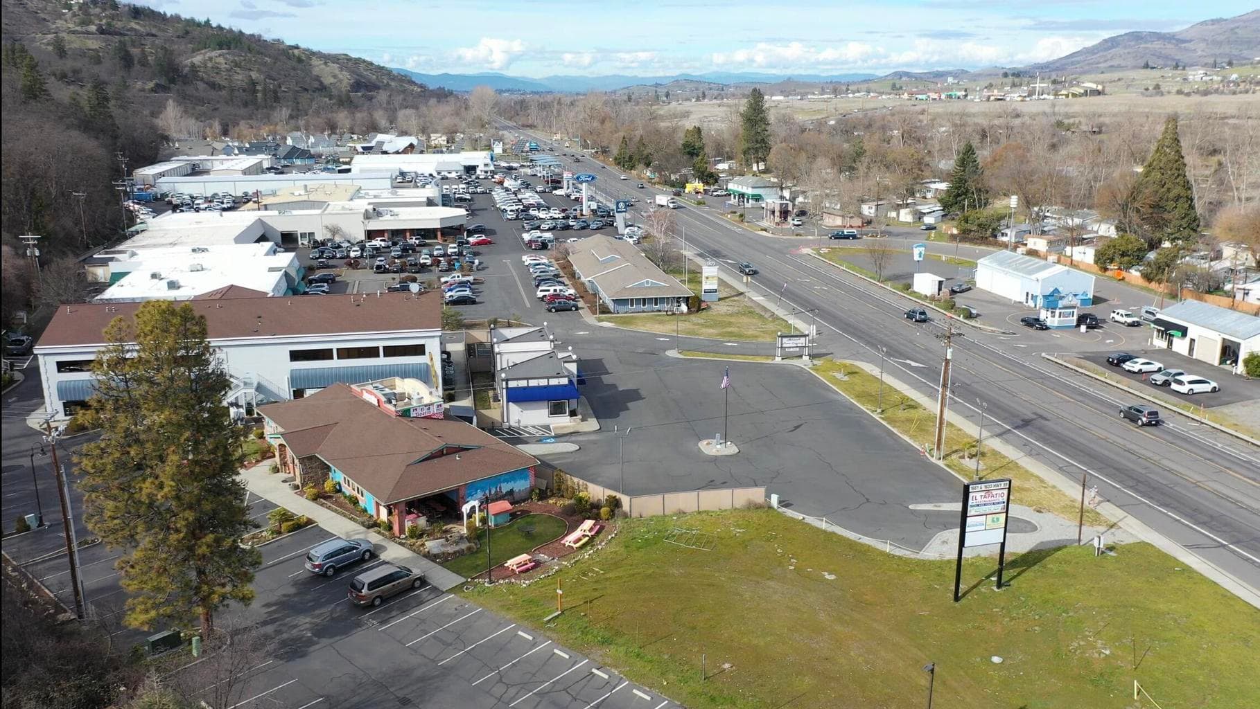 Photo of 1633 Hwy 99 4 of 29
