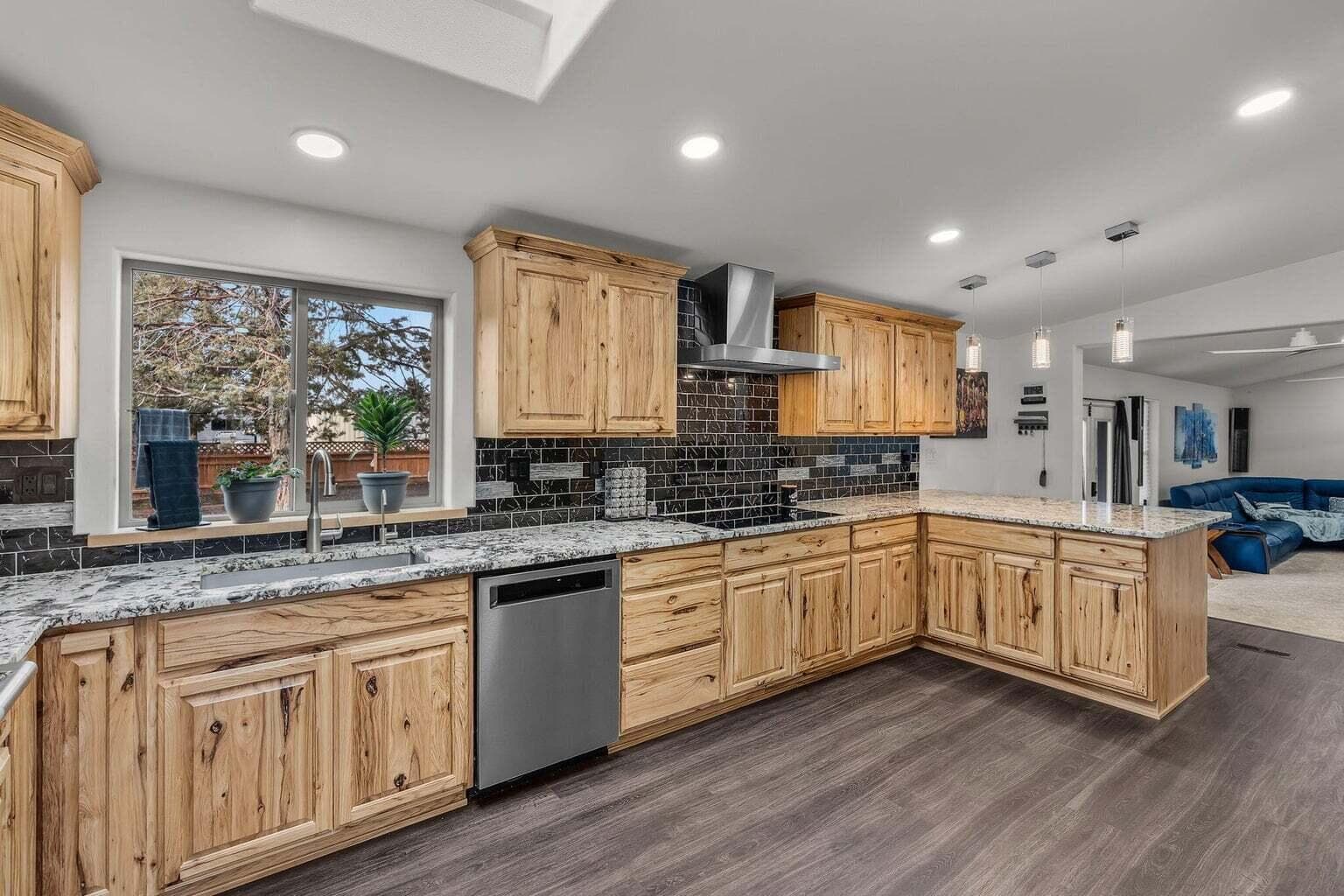 Photo of 4229 Tillamook 6 of 36
