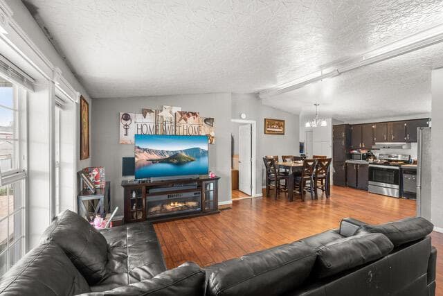 Photo of 1570 Peach 2 of 23