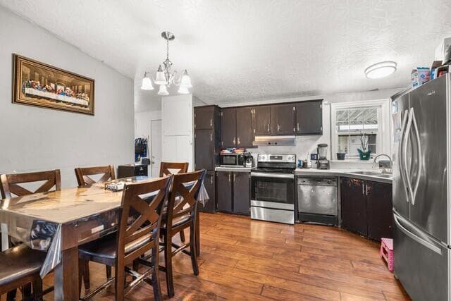 Photo of 1570 Peach 4 of 23