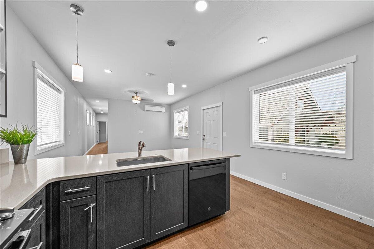 Photo of 2625 Redwood 3 of 22