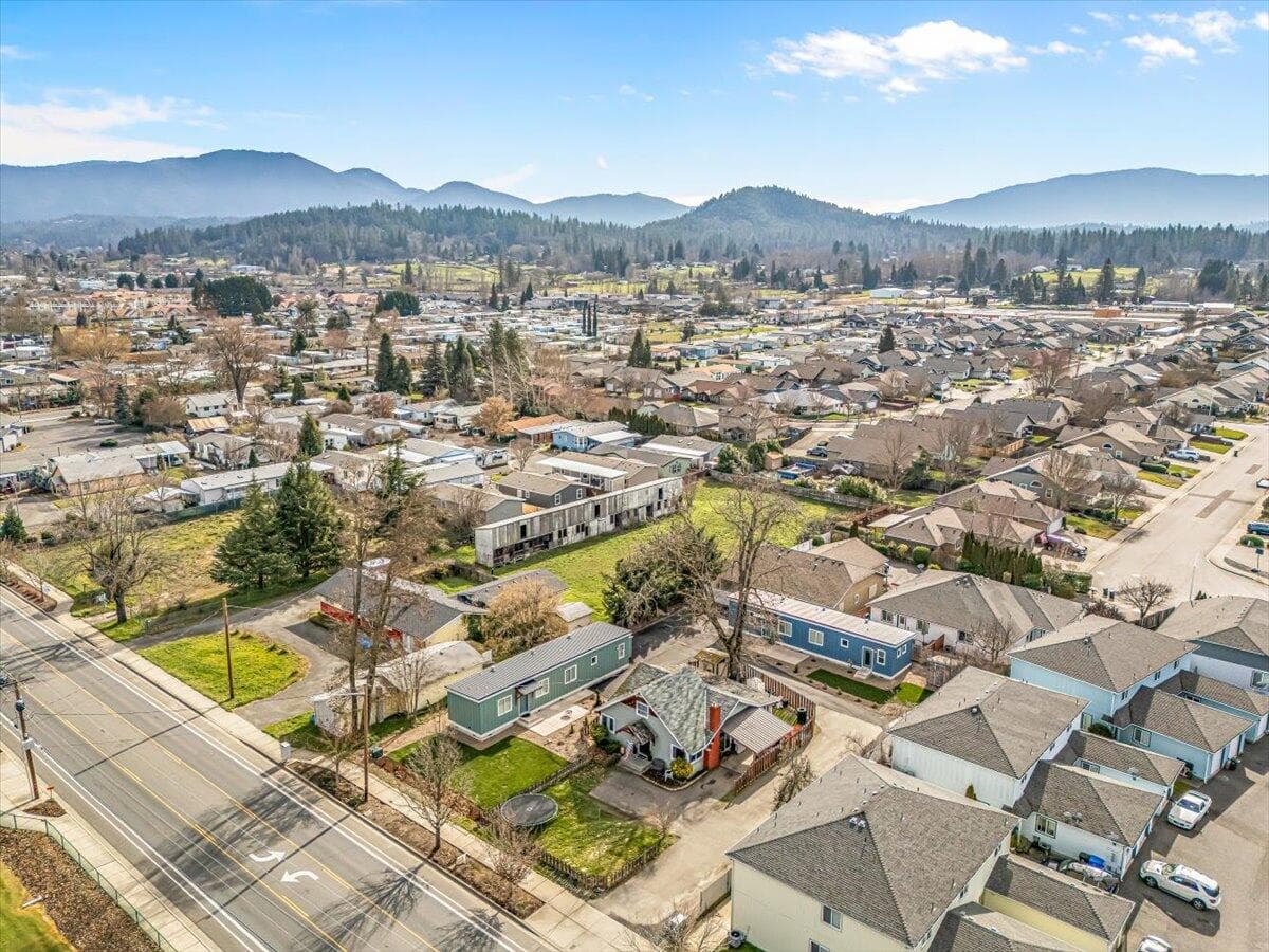 Photo of 2625 Redwood 2 of 22