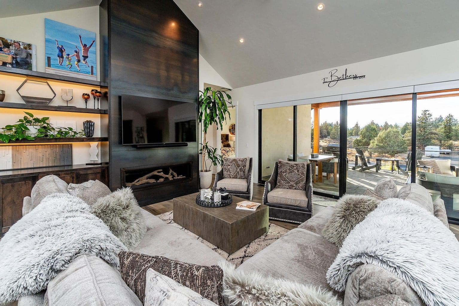 Photo of 62825 Montara 4 of 40