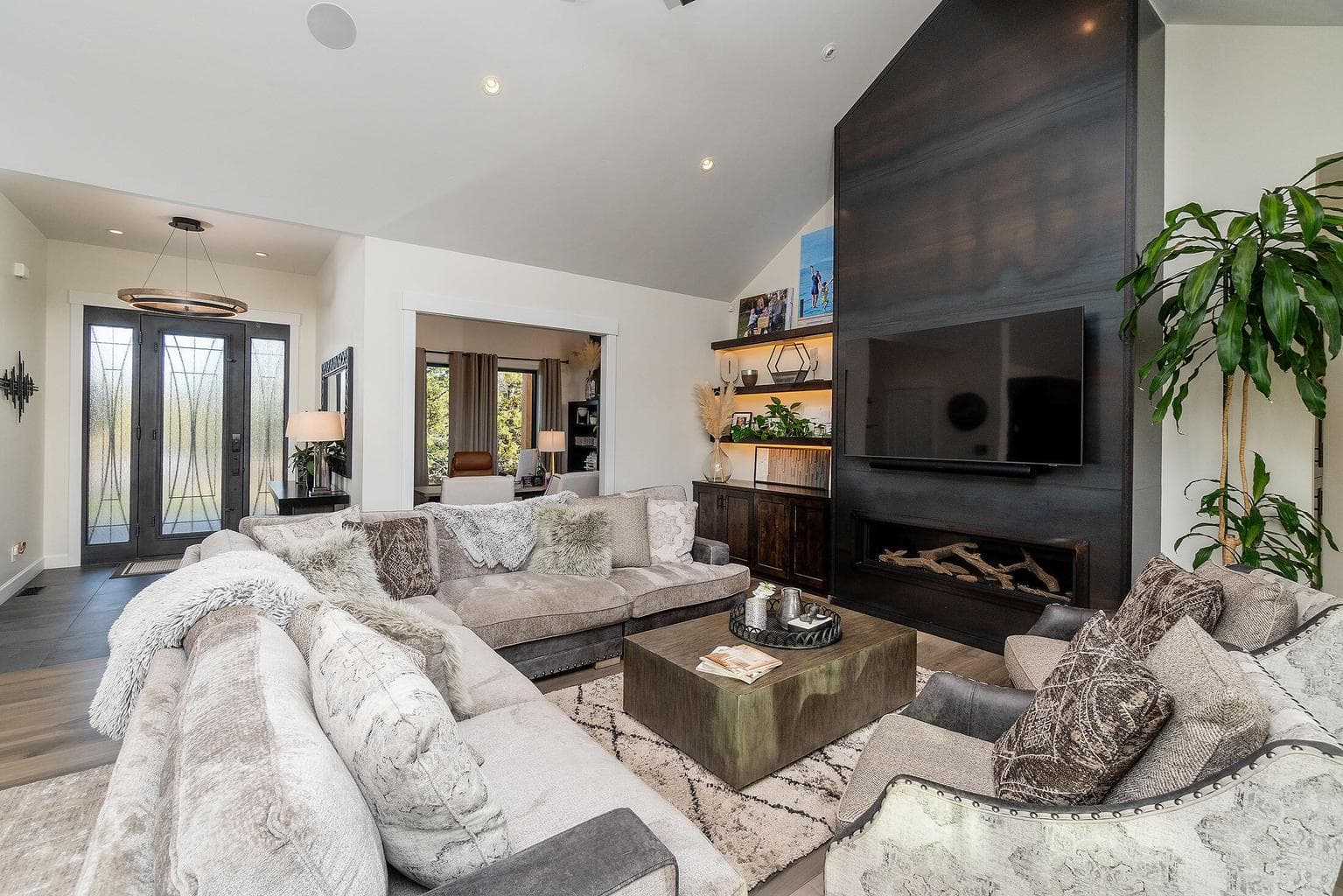 Photo of 62825 Montara 3 of 40