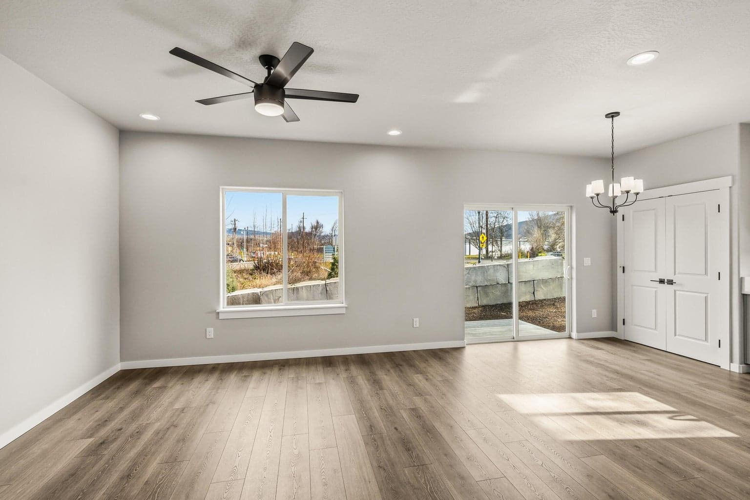 Photo of 100 Oak Valley Drive 4 of 38