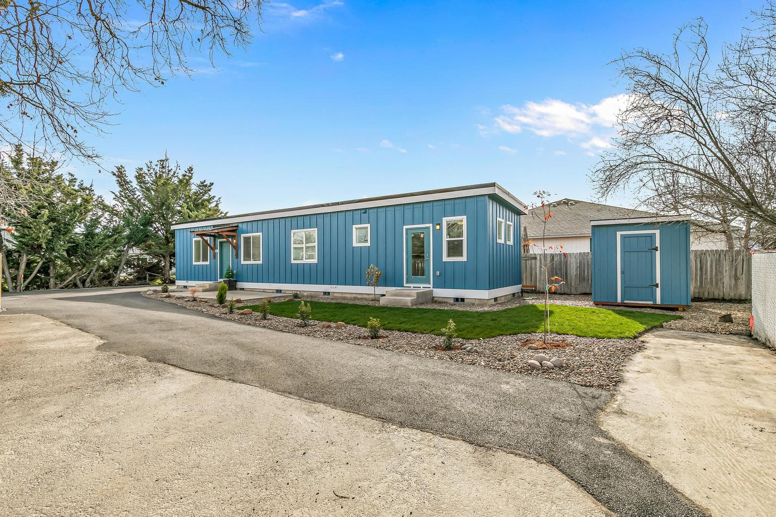 Photo of 2649 Redwood 2 of 25