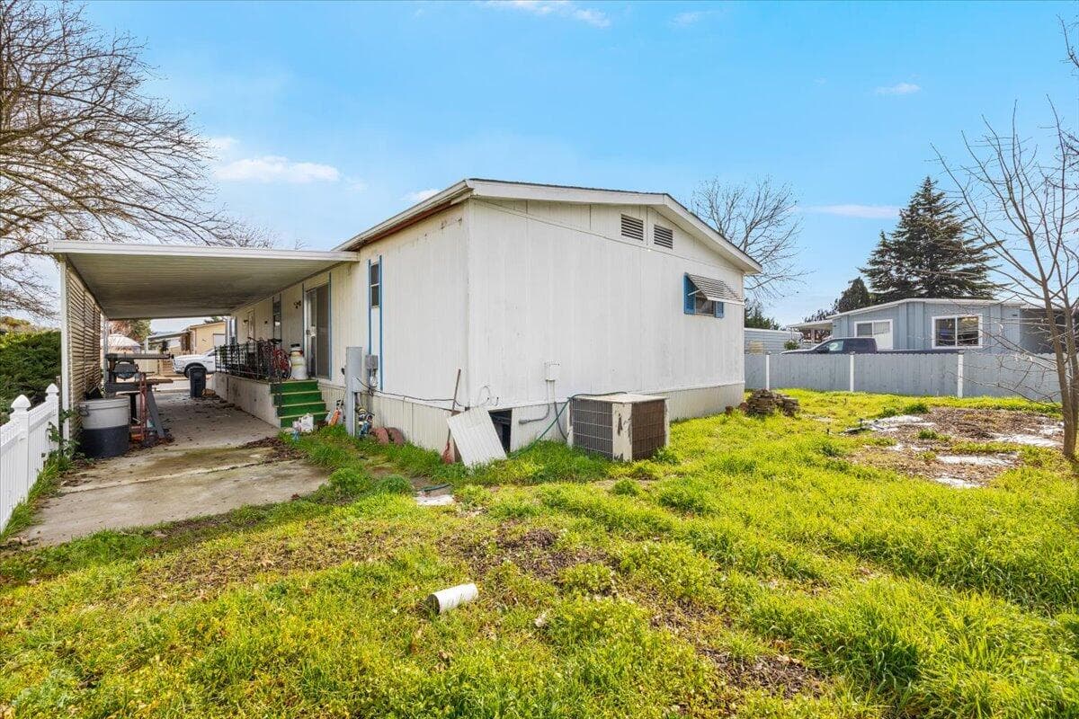 Photo of 301 Freeman 4 of 16