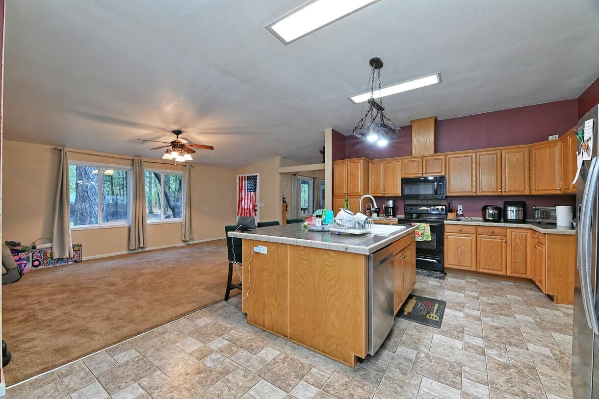 Photo of 2056 Rockydale 5 of 37