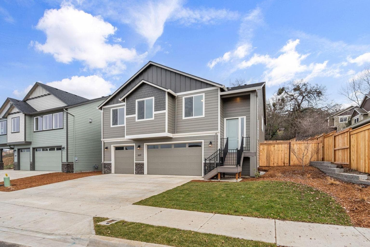 Photo of 669 Old Waverly 2 of 32