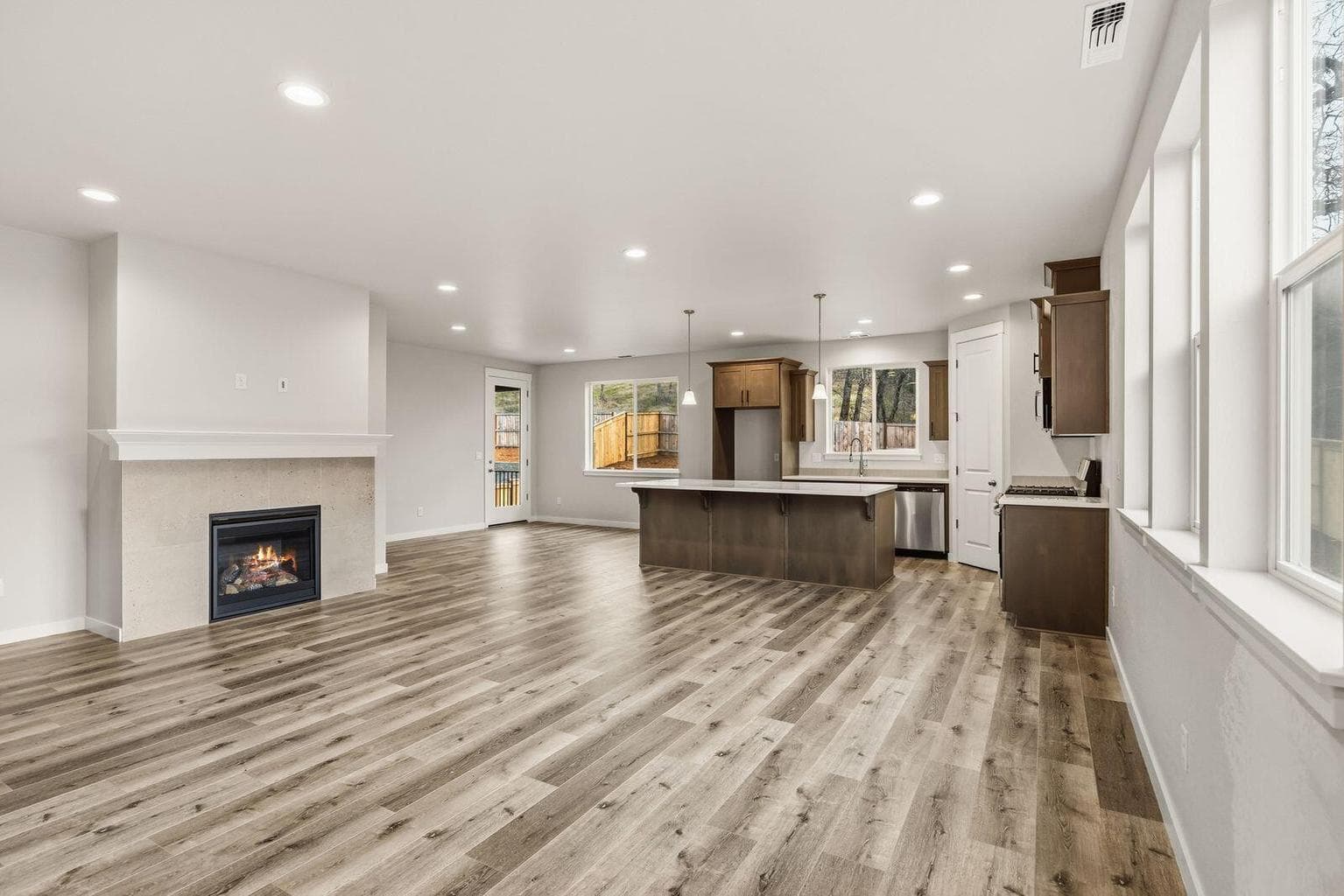 Photo of 669 Old Waverly 5 of 32