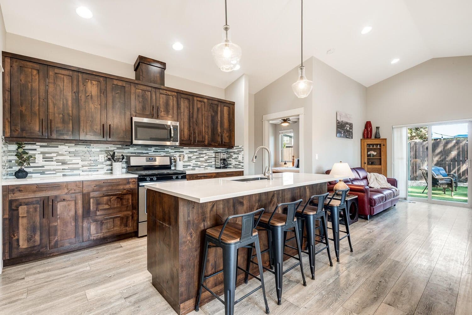 Photo of 2382 NE Jackson Avenue 7 of 20