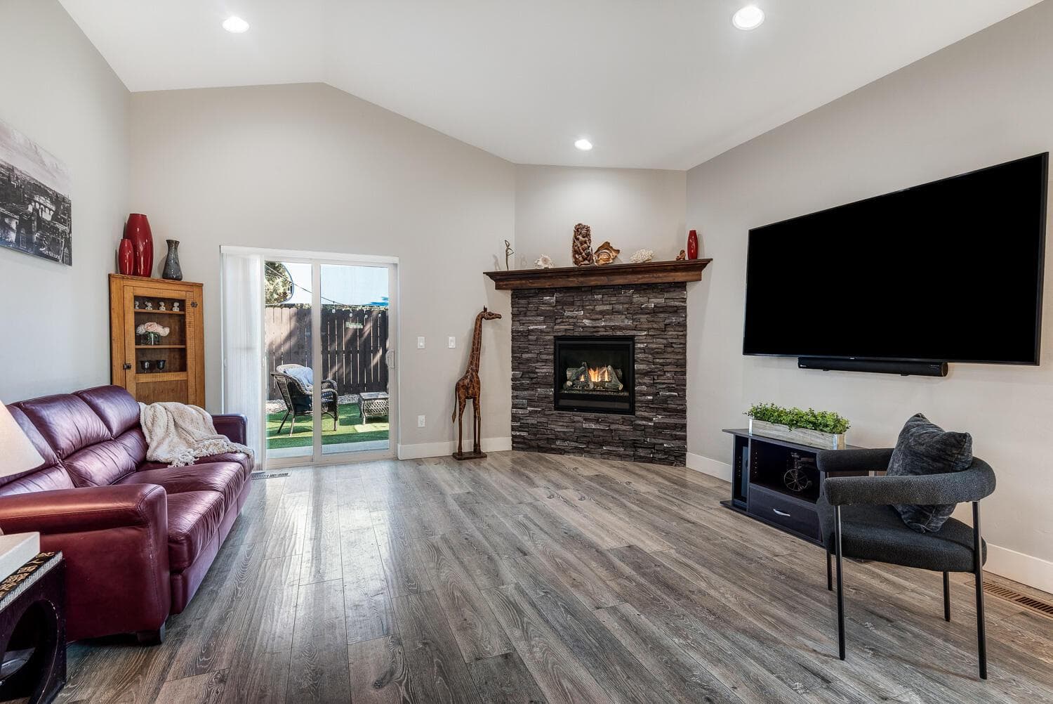 Photo of 2382 Jackson 4 of 22