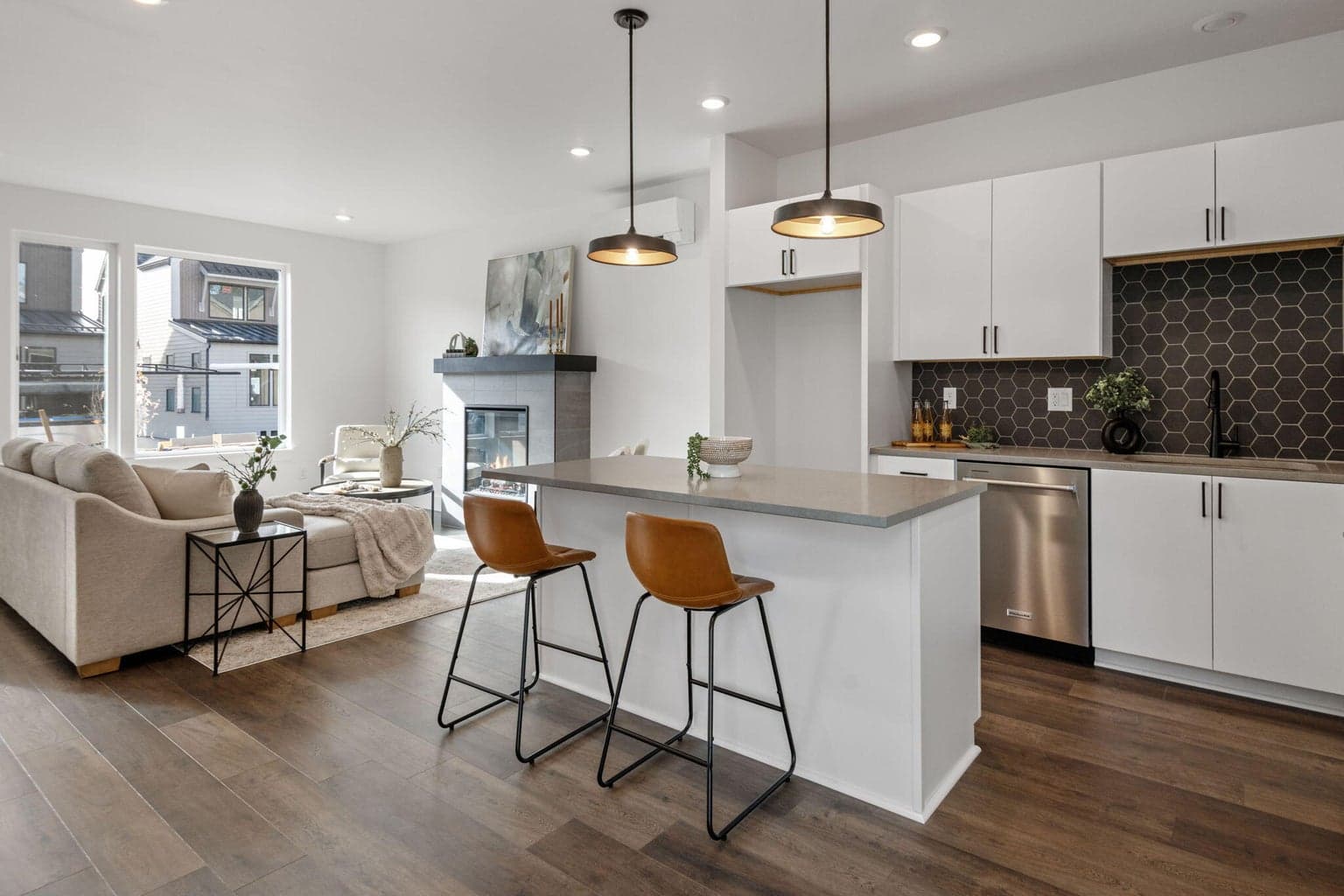 Photo of 1074 W Linda Avenue 9 of 40