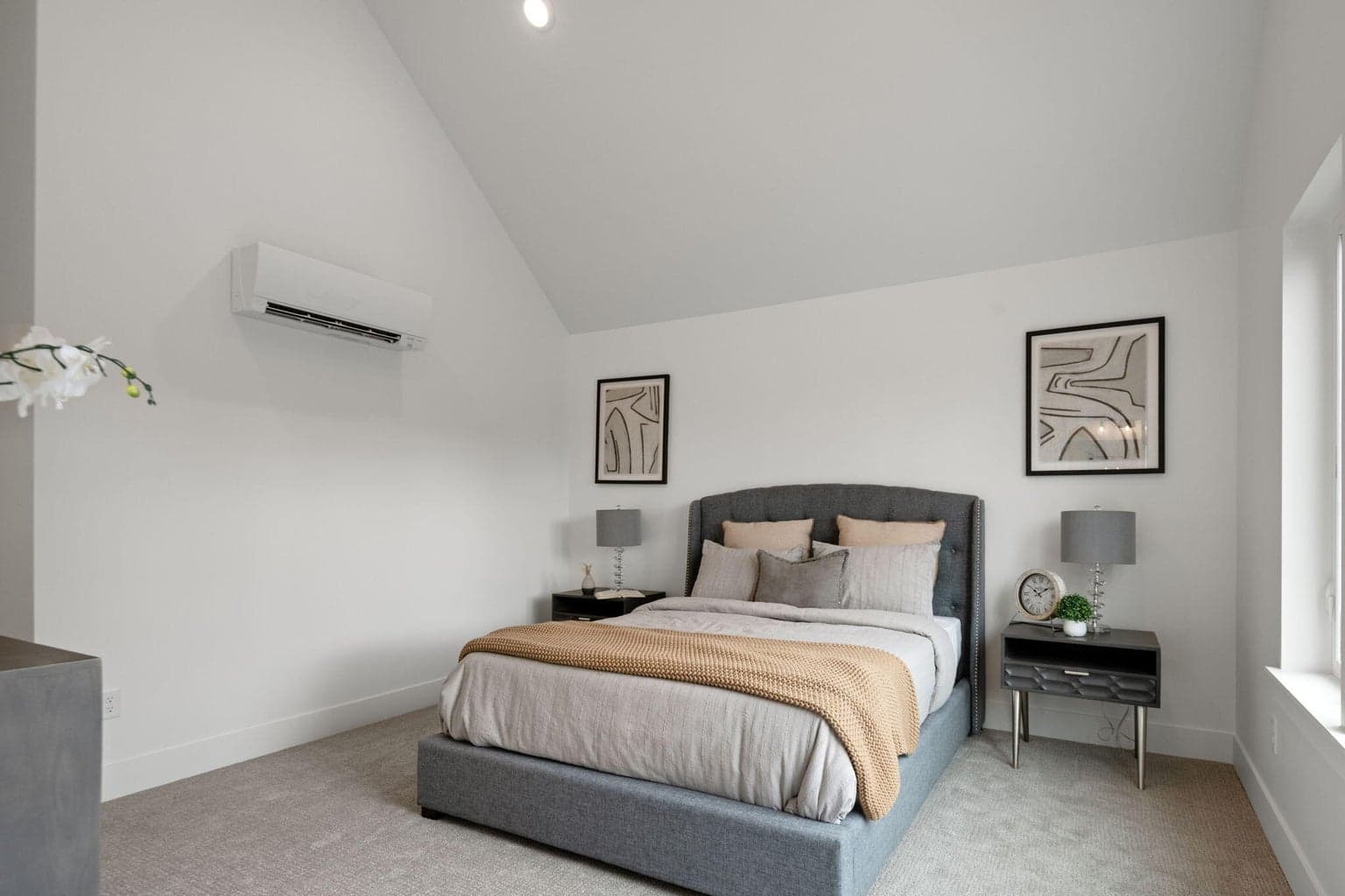 Photo of 1074 W Linda Avenue 21 of 40