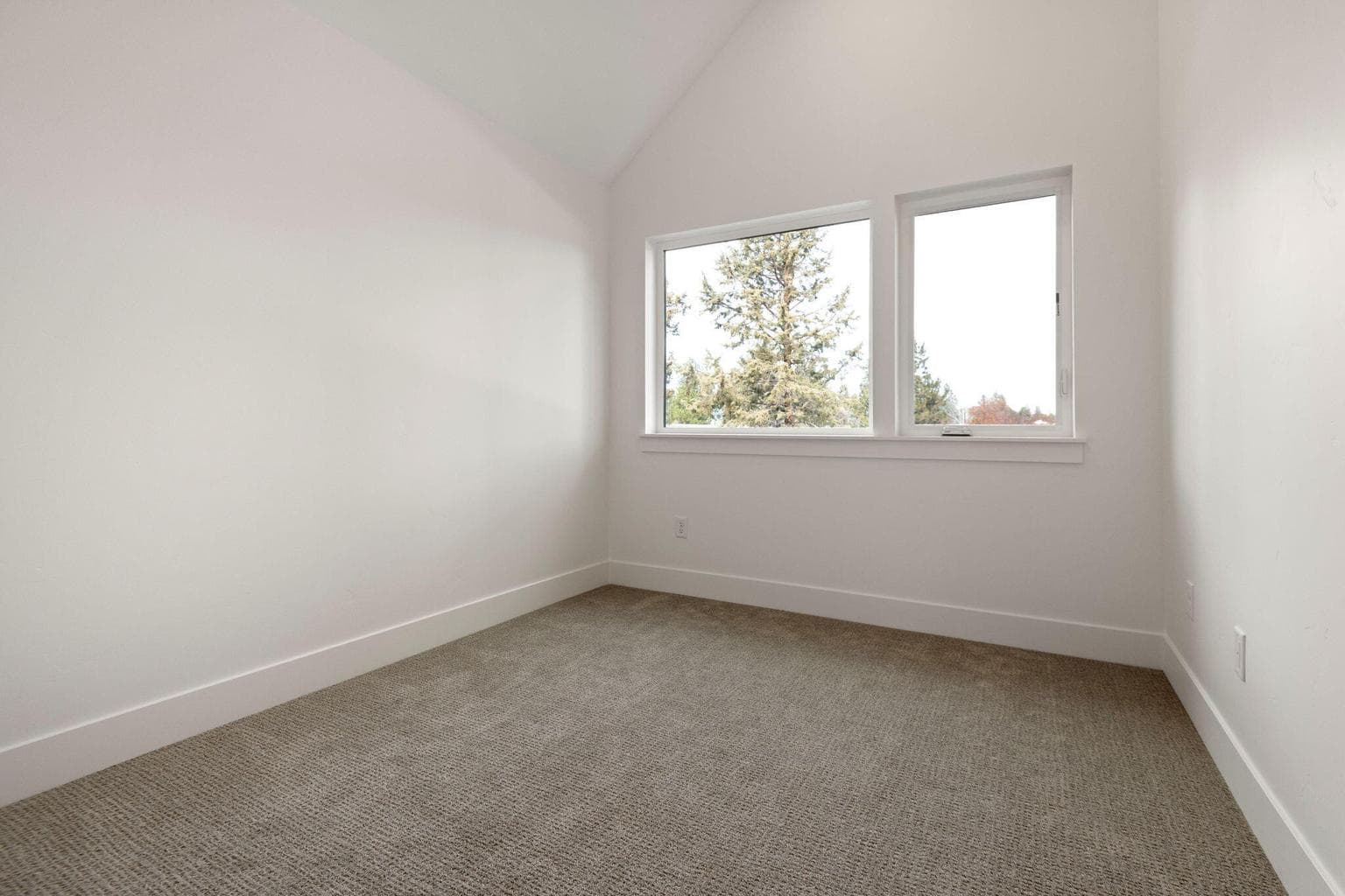Photo of 1074 W Linda Avenue 30 of 40