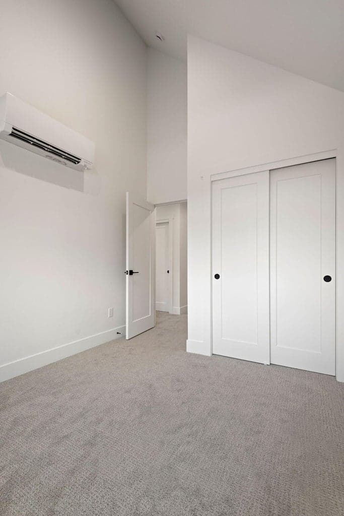 Photo of 1074 W Linda Avenue 31 of 40