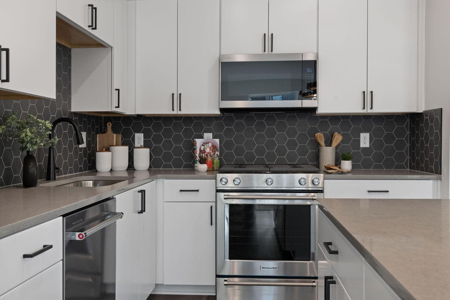 Photo of 1062 W Linda Avenue 12 of 40