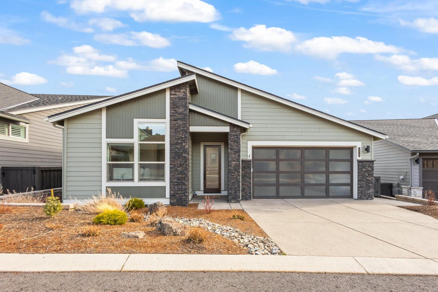 Photo of 3038 Butte View 1 of 37