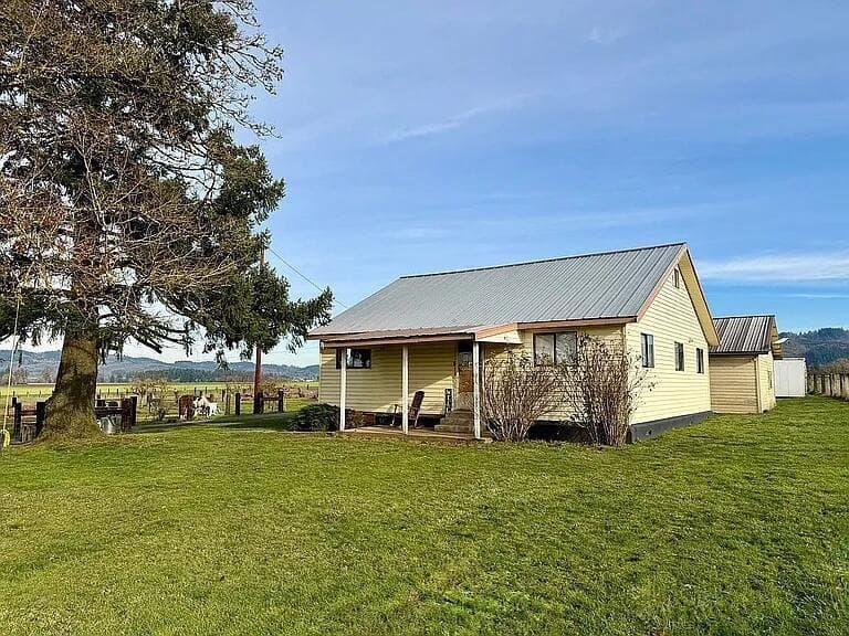 Photo of 23625 HIGHWAY 99W 1 of 34
