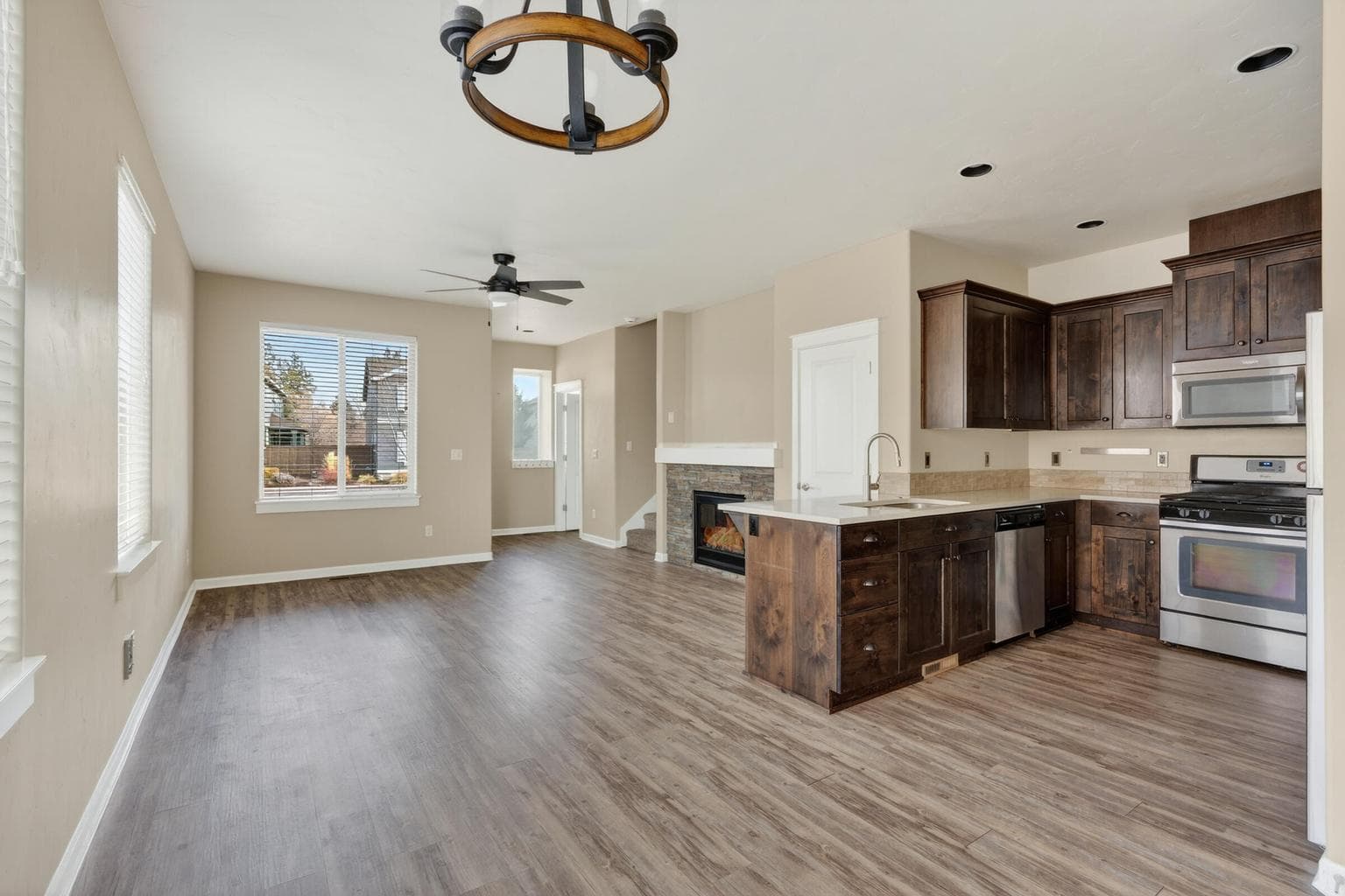 Photo of 3365 SW 28th Street 10 of 38