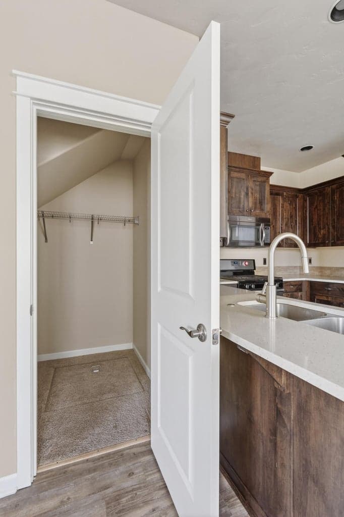 Photo of 3365 SW 28th Street 11 of 38