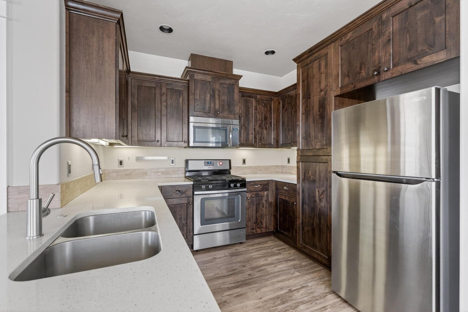 Photo of 3365 SW 28th Street 8 of 38