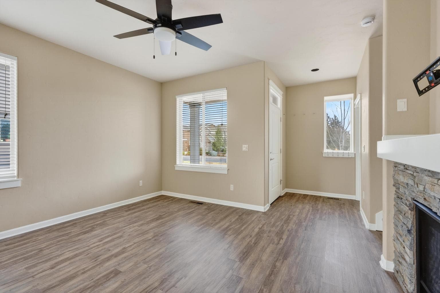 Photo of 3365 SW 28th Street 13 of 38