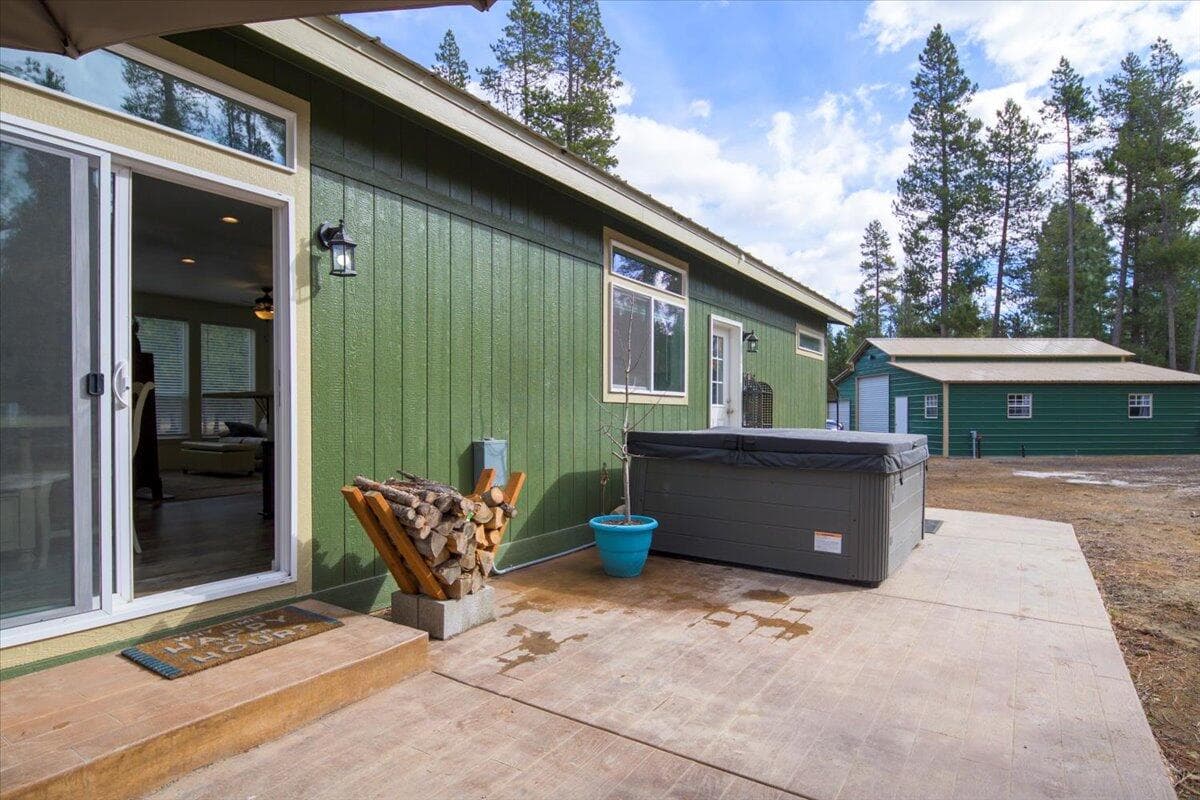 Photo of 15461 Federal Road 21 of 34