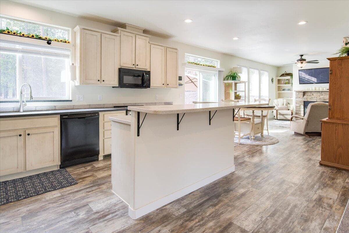 Photo of 15461 Federal Road 3 of 49