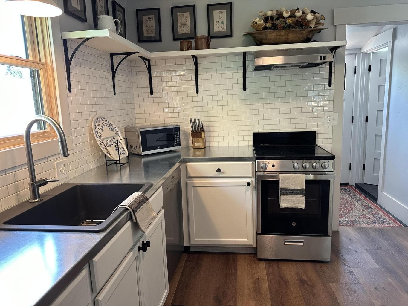 Photo of 852 NW Columbia Street 12 of 46